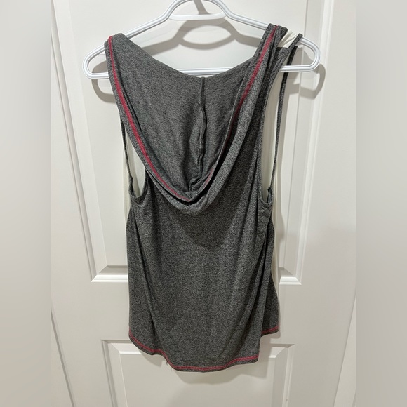 La Vie en Rose Tank with hood - Picture 2 of 3